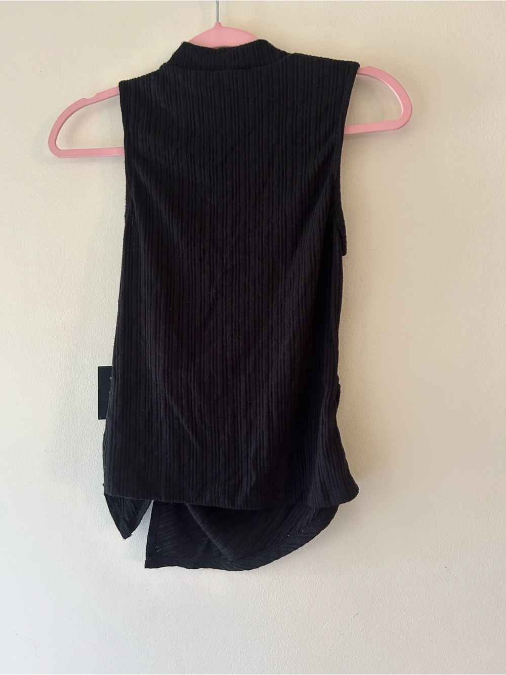 Lulu's Black Ribbed Twist Side Tank - Picture 6 of 9